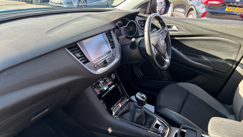 Vauxhall Grandland X 1.2 Turbo SRi Nav 5dr Petrol Hatchback - Image 9