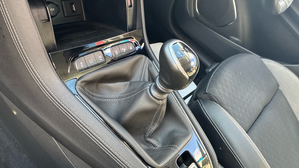 Vauxhall Grandland X 1.2 Turbo SRi Nav 5dr Petrol Hatchback - Image 13