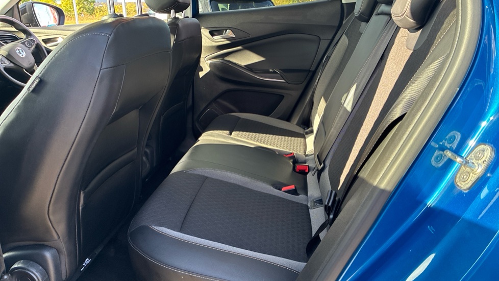 Vauxhall Grandland X 1.2 Turbo SRi Nav 5dr Petrol Hatchback - Image 16