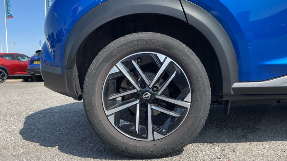 Nissan Juke 1.0 DiG-T N-Connecta 5dr DCT Petrol Hatchback - Image 7