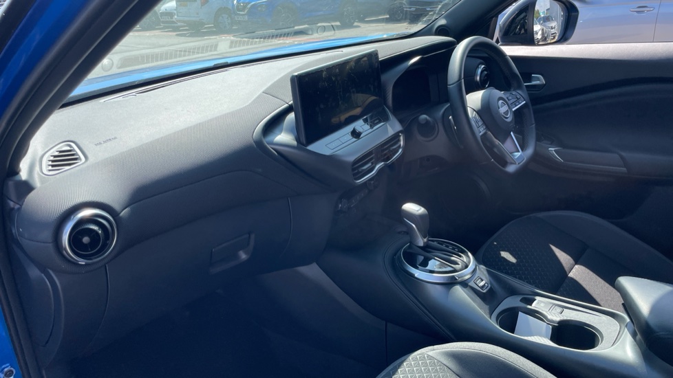 Nissan Juke 1.0 DiG-T N-Connecta 5dr DCT Petrol Hatchback - Image 9