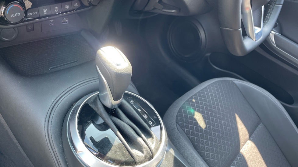 Nissan Juke 1.0 DiG-T N-Connecta 5dr DCT Petrol Hatchback - Image 13