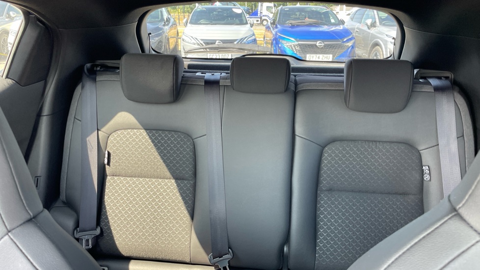 Nissan Juke 1.0 DiG-T N-Connecta 5dr DCT Petrol Hatchback - Image 15