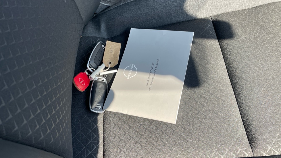 Nissan Juke 1.0 DiG-T N-Connecta 5dr DCT Petrol Hatchback - Image 19