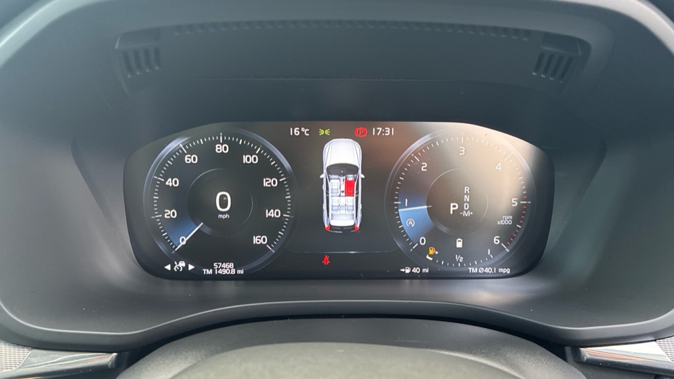 Volvo XC60 2.0 B5D Inscription Pro 5dr AWD Geartronic Diesel Estate - Image 18
