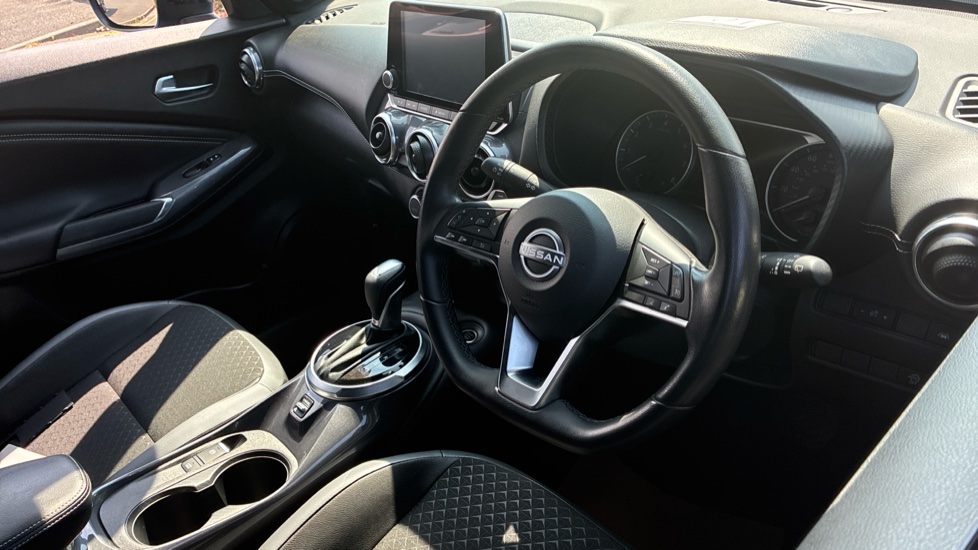 Nissan Juke 1.0 DiG-T 114 N-Connecta 5dr DCT Petrol Hatchback - Image 11