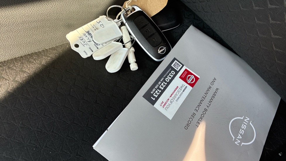 Nissan Juke 1.0 DiG-T 114 N-Connecta 5dr DCT Petrol Hatchback - Image 19