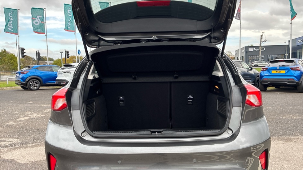 Ford Focus 1.0 EcoBoost 125 Active X 5dr Petrol Hatchback - Image 4