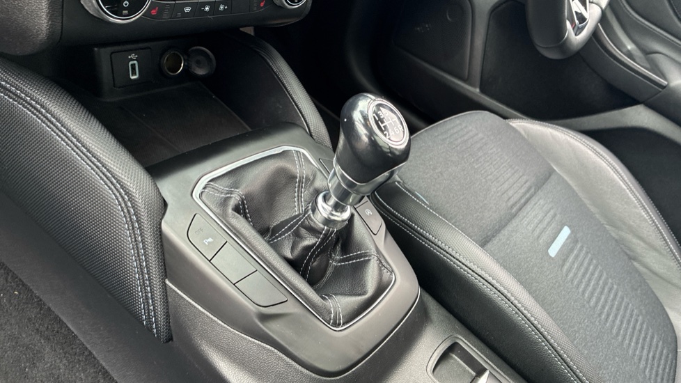 Ford Focus 1.0 EcoBoost 125 Active X 5dr Petrol Hatchback - Image 13