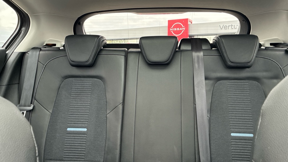 Ford Focus 1.0 EcoBoost 125 Active X 5dr Petrol Hatchback - Image 15