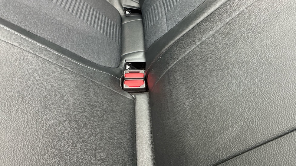 Ford Focus 1.0 EcoBoost 125 Active X 5dr Petrol Hatchback - Image 17