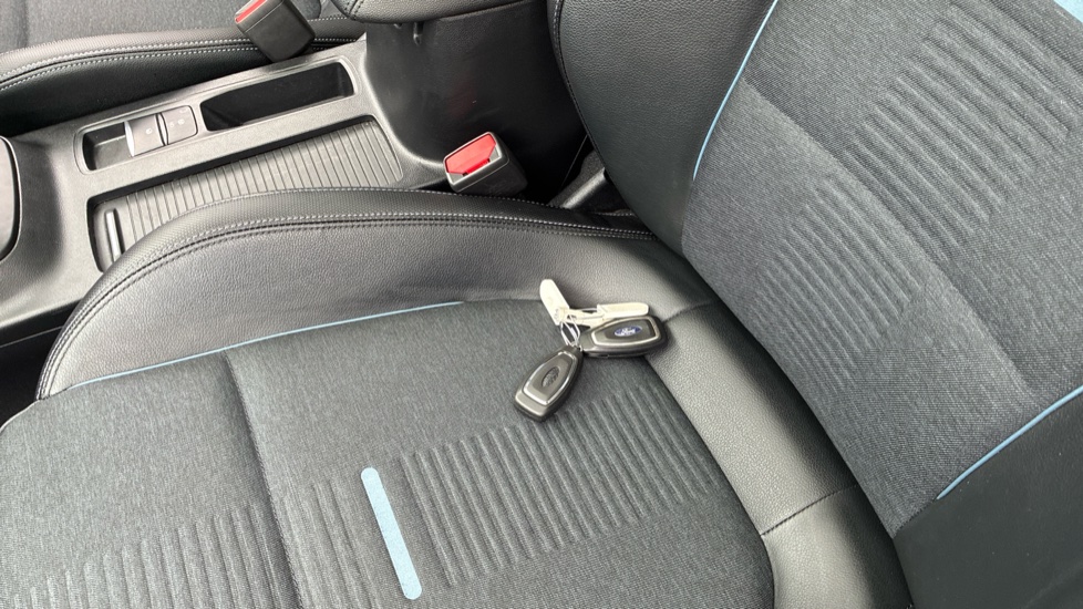 Ford Focus 1.0 EcoBoost 125 Active X 5dr Petrol Hatchback - Image 20