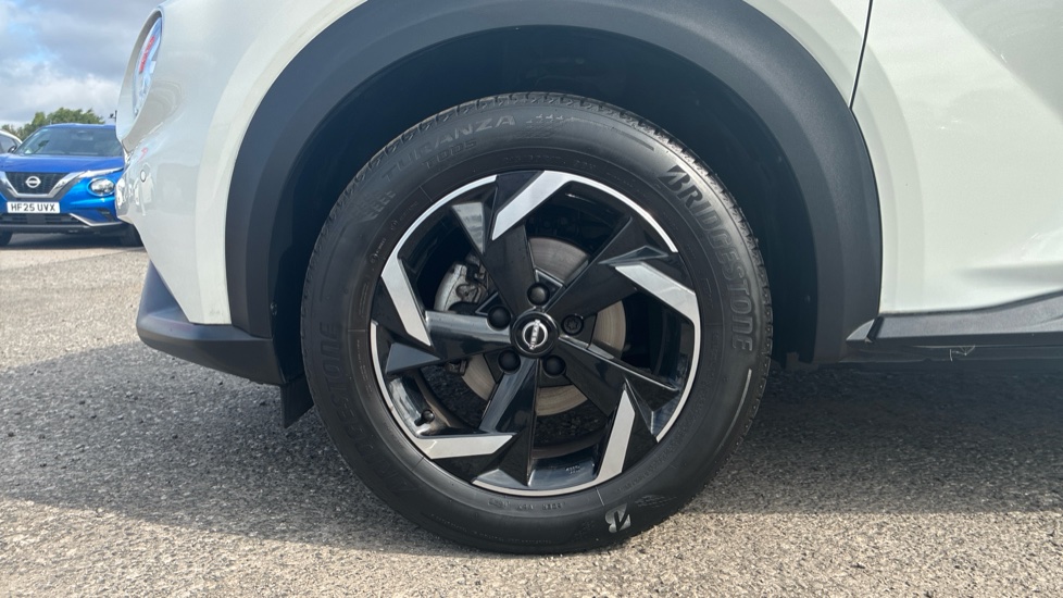 Nissan Juke 1.0 DiG-T 114 N-Connecta 5dr DCT Petrol Hatchback - Image 7