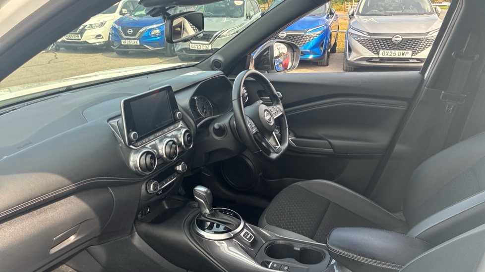 Nissan Juke 1.0 DiG-T 114 N-Connecta 5dr DCT Petrol Hatchback - Image 9