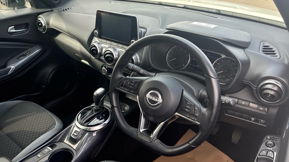 Nissan Juke 1.0 DiG-T 114 N-Connecta 5dr DCT Petrol Hatchback - Image 11