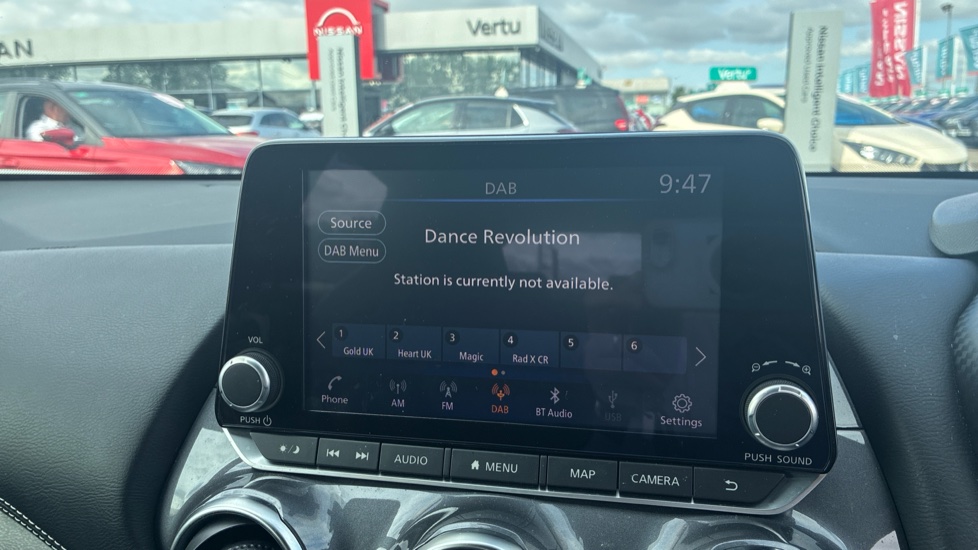Nissan Juke 1.0 DiG-T 114 N-Connecta 5dr DCT Petrol Hatchback - Image 12