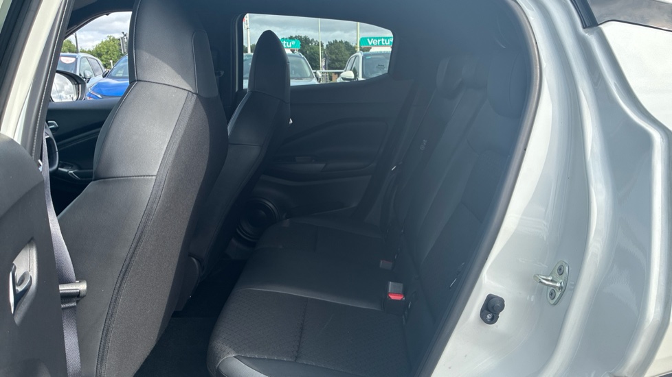 Nissan Juke 1.0 DiG-T 114 N-Connecta 5dr DCT Petrol Hatchback - Image 16