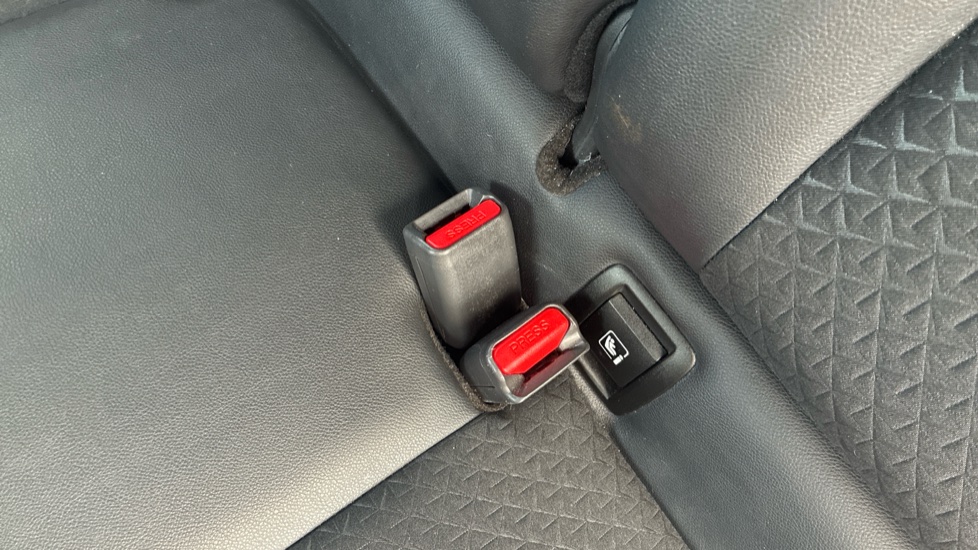 Nissan Juke 1.0 DiG-T 114 N-Connecta 5dr DCT Petrol Hatchback - Image 17