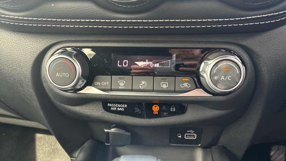 Nissan Juke 1.0 DiG-T 114 N-Connecta 5dr DCT Petrol Hatchback - Image 24