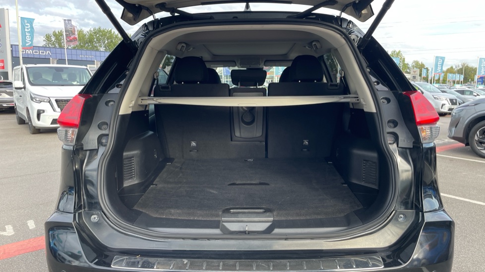 Nissan X-Trail 1.3 DiG-T N-Connecta 5dr DCT Petrol Station Wagon - Image 4