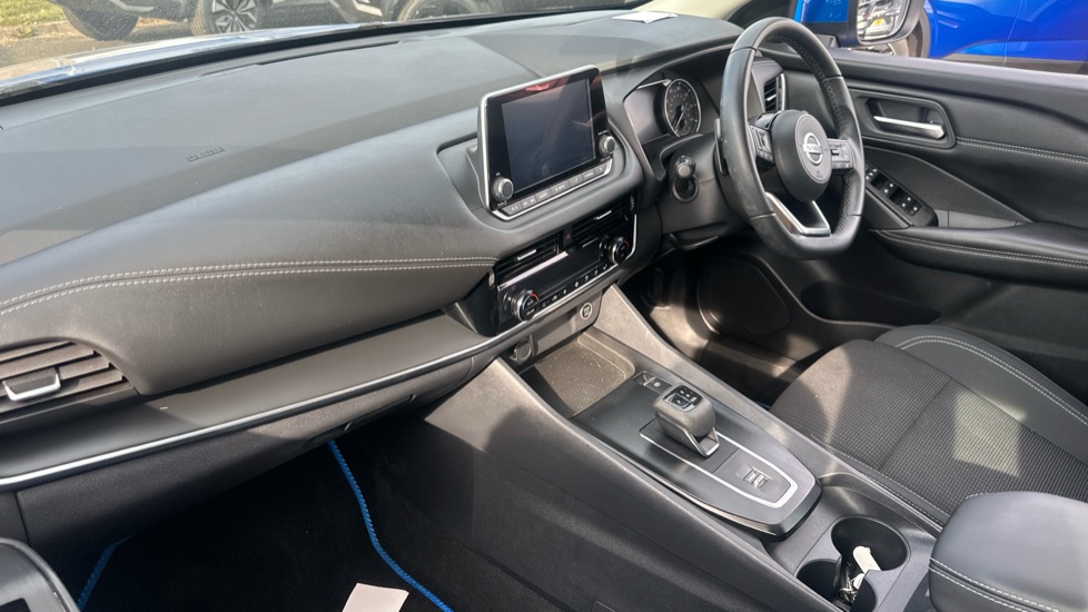 Nissan Qashqai 1.3 DiG-T MH 158 Acenta Premium 5dr Xtronic Petrol Hatchback - Image 9