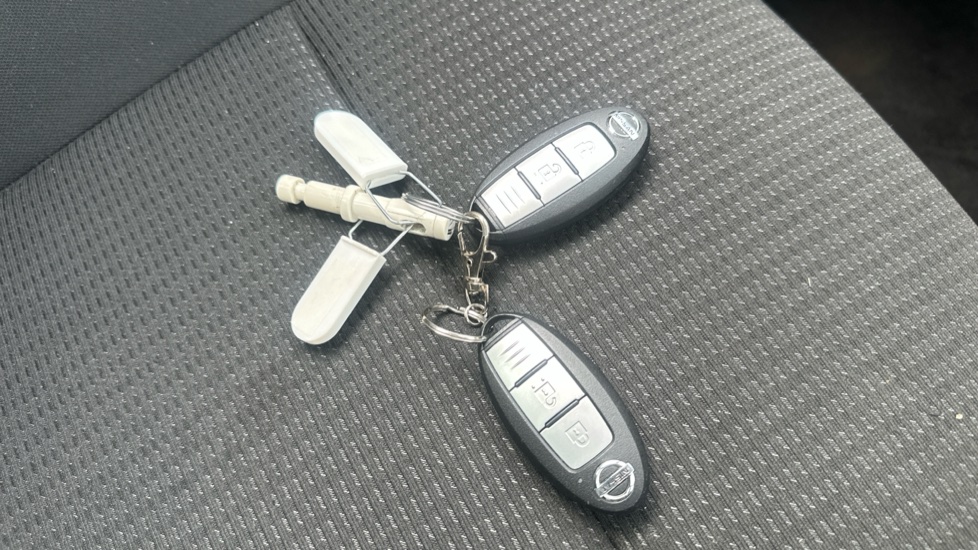 Nissan Qashqai 1.3 DiG-T MH 158 Acenta Premium 5dr Xtronic Petrol Hatchback - Image 20