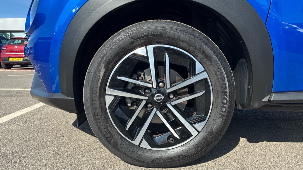 Nissan Juke 1.0 DiG-T N-Connecta 5dr DCT Petrol Hatchback - Image 7