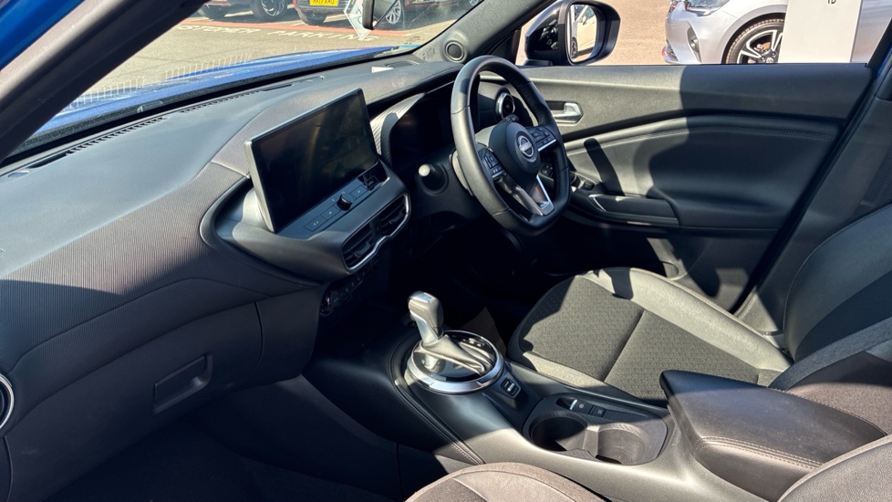 Nissan Juke 1.0 DiG-T N-Connecta 5dr DCT Petrol Hatchback - Image 9