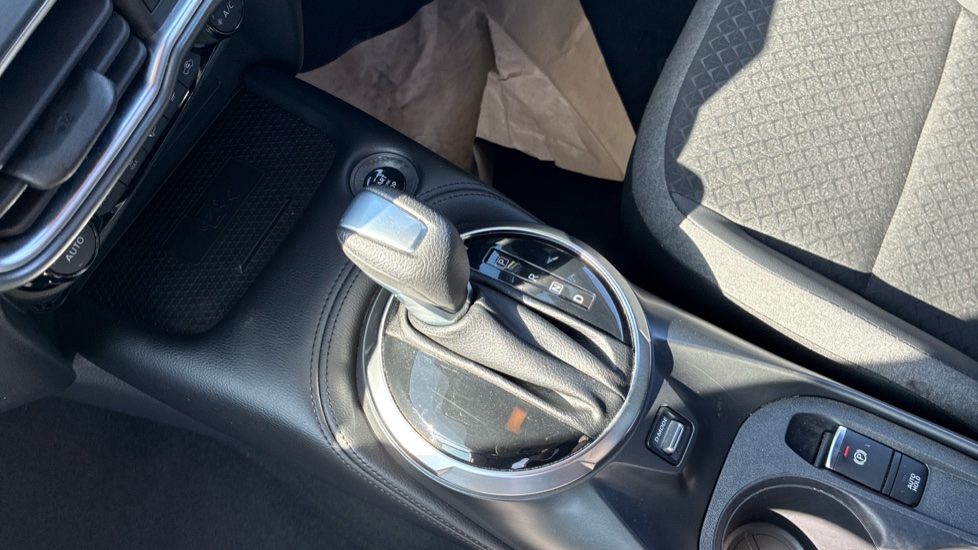 Nissan Juke 1.0 DiG-T N-Connecta 5dr DCT Petrol Hatchback - Image 13