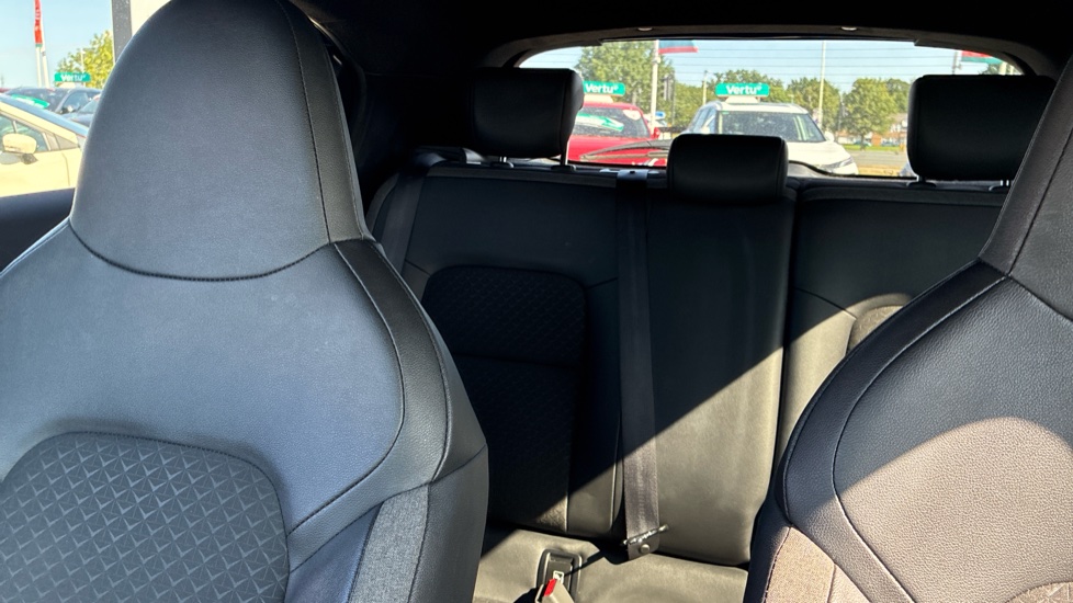 Nissan Juke 1.0 DiG-T N-Connecta 5dr DCT Petrol Hatchback - Image 15