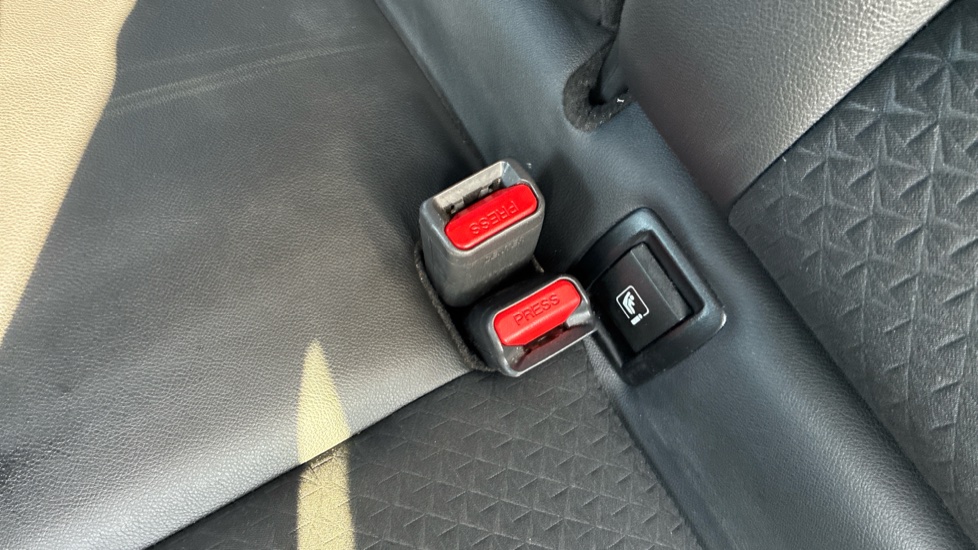Nissan Juke 1.0 DiG-T N-Connecta 5dr DCT Petrol Hatchback - Image 17