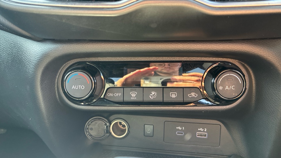 Nissan Juke 1.0 DiG-T N-Connecta 5dr DCT Petrol Hatchback - Image 21