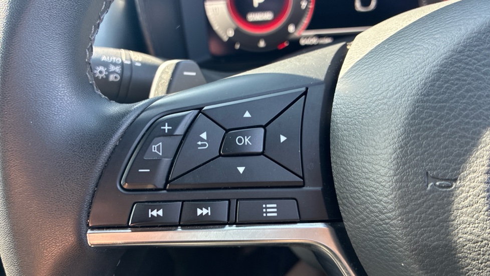 Nissan Juke 1.0 DiG-T N-Connecta 5dr DCT Petrol Hatchback - Image 22