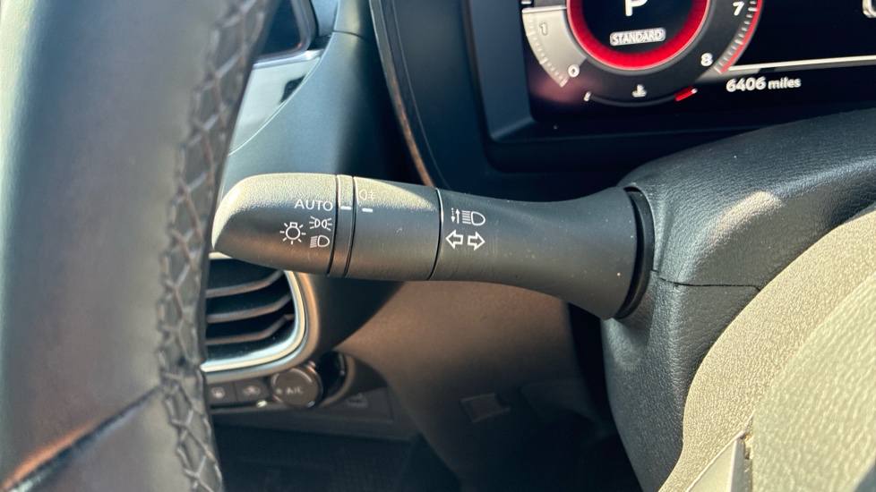 Nissan Juke 1.0 DiG-T N-Connecta 5dr DCT Petrol Hatchback - Image 25