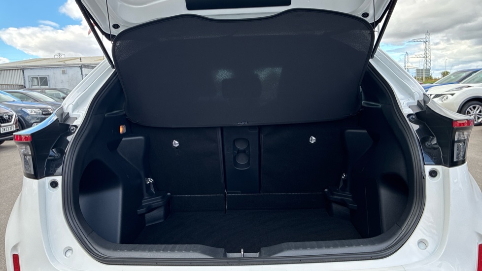 Toyota Yaris Cross 1.5 Hybrid Design 5dr CVT Hybrid Estate - Image 4