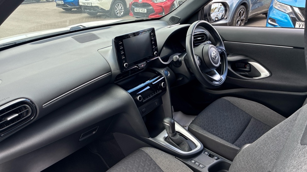 Toyota Yaris Cross 1.5 Hybrid Design 5dr CVT Hybrid Estate - Image 9