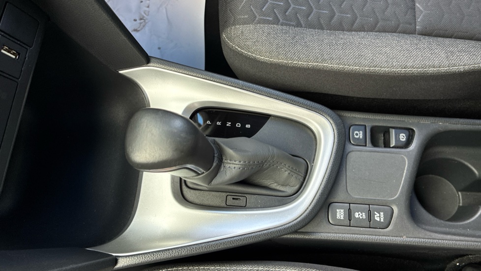 Toyota Yaris Cross 1.5 Hybrid Design 5dr CVT Hybrid Estate - Image 13
