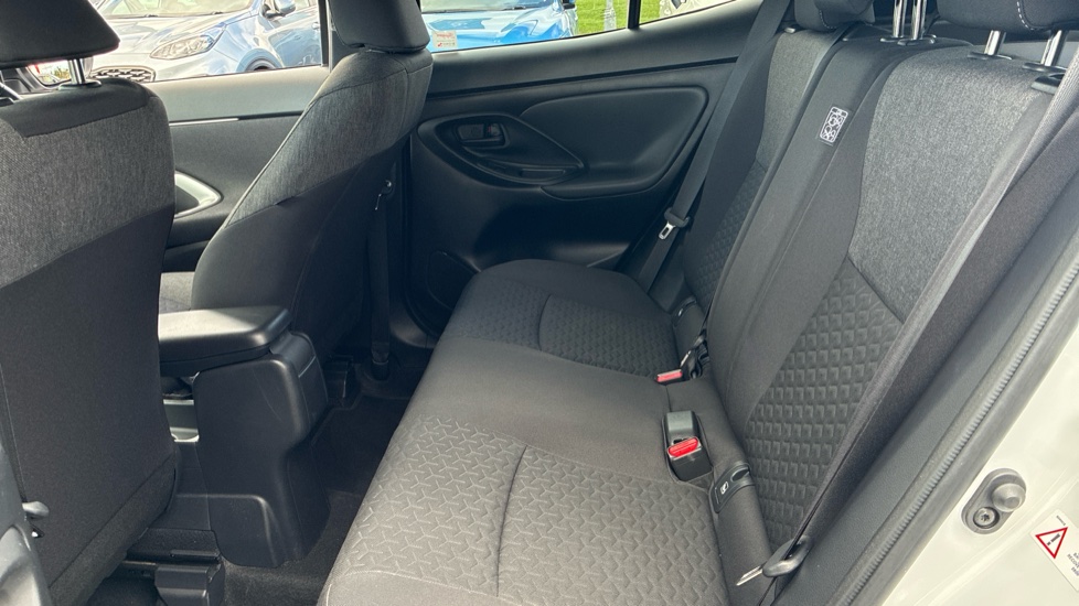 Toyota Yaris Cross 1.5 Hybrid Design 5dr CVT Hybrid Estate - Image 16