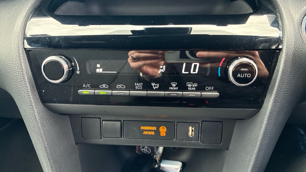 Toyota Yaris Cross 1.5 Hybrid Design 5dr CVT Hybrid Estate - Image 22