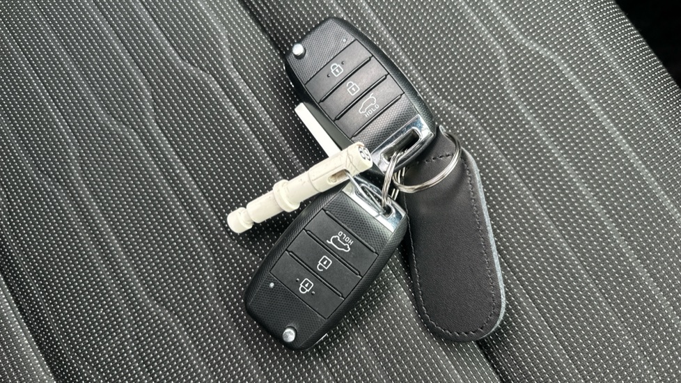 Kia Stonic 1.0T GDi 48V GT-Line 5dr Petrol Estate - Image 20