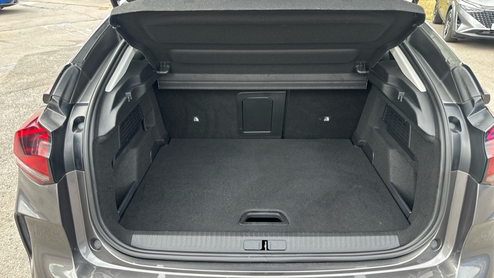 Citroen C4 1.2 PureTech [155] Shine Plus 5dr Auto Petrol Hatchback - Image 4