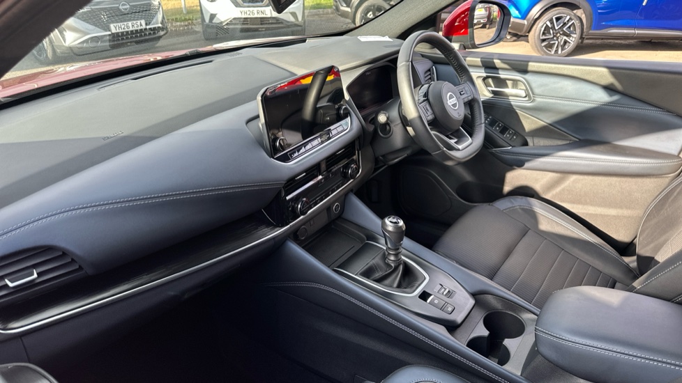 Nissan Qashqai 1.3 DiG-T MH 158 Tekna 5dr Petrol Hatchback - Image 9