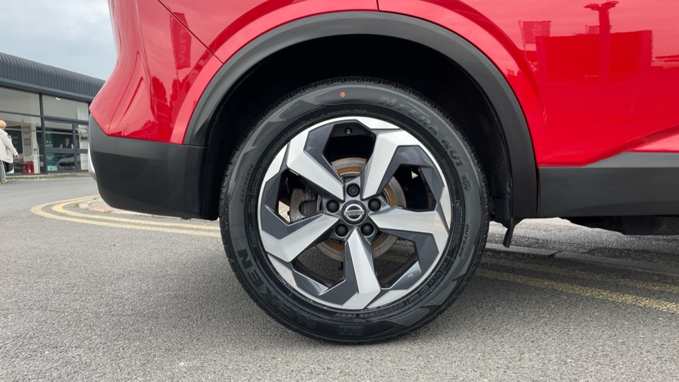 Nissan Qashqai 1.3 DiG-T MH N-Connecta 5dr Petrol Hatchback - Image 7