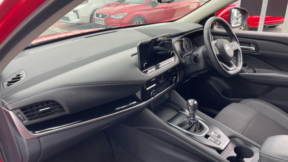 Nissan Qashqai 1.3 DiG-T MH N-Connecta 5dr Petrol Hatchback - Image 9