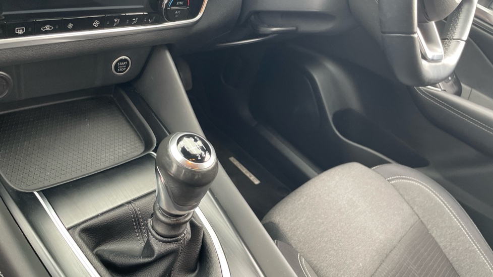 Nissan Qashqai 1.3 DiG-T MH N-Connecta 5dr Petrol Hatchback - Image 13