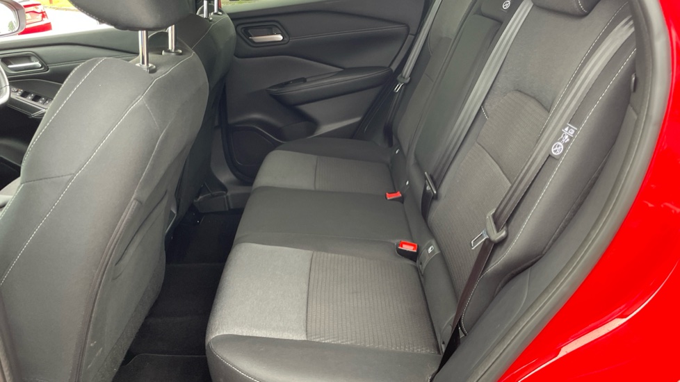 Nissan Qashqai 1.3 DiG-T MH N-Connecta 5dr Petrol Hatchback - Image 16