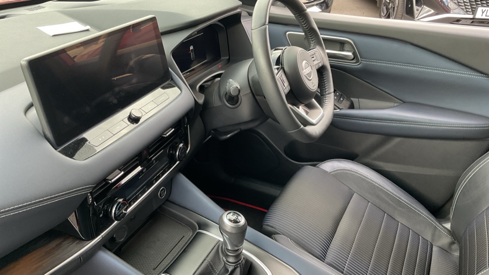 Nissan Qashqai 1.3 DiG-T MH Tekna 5dr Petrol Hatchback - Image 9