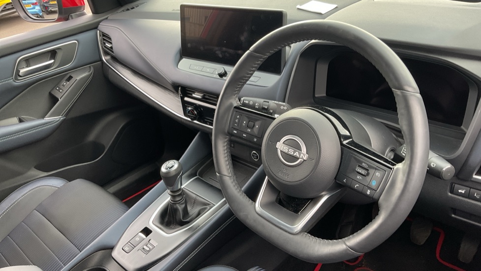 Nissan Qashqai 1.3 DiG-T MH Tekna 5dr Petrol Hatchback - Image 11