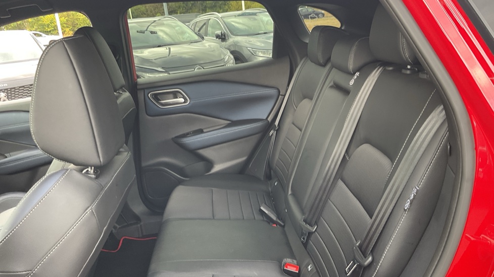 Nissan Qashqai 1.3 DiG-T MH Tekna 5dr Petrol Hatchback - Image 16