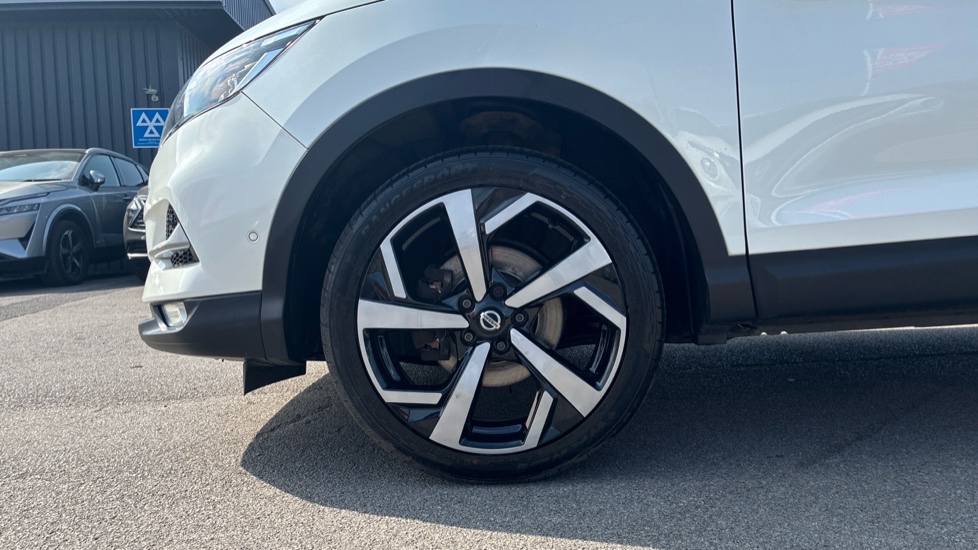 Nissan Qashqai 1.3 DiG-T Tekna 5dr Petrol Hatchback - Image 7